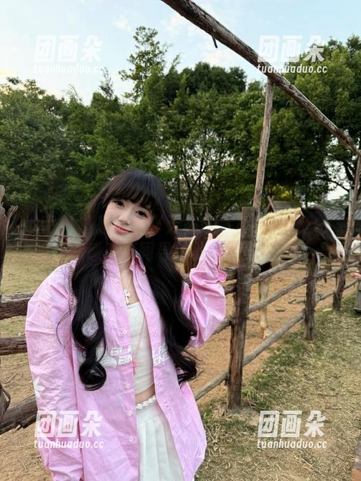 微密圈 - 是可馨吖无圣光写真秘书合集：让你感受不同寻常的视觉盛宴.txt