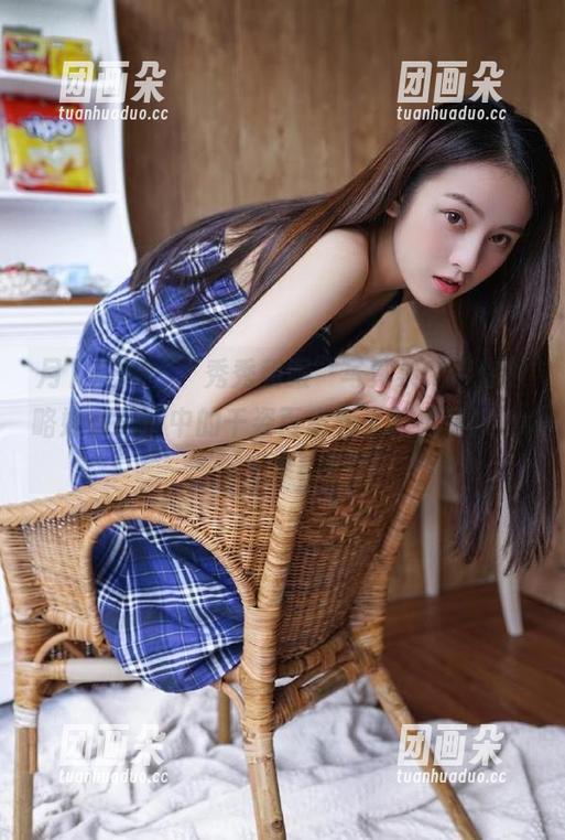 月下摄影 - “秀秀和服”写真集，带你领略她在美图中的千姿百态和无限风情！.txt