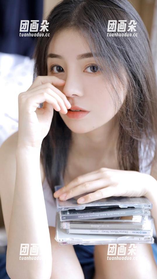 微密圈 - 快来看看李嘉欣97红色伊人图包精选，感受她的美丽与自信的光芒！.txt