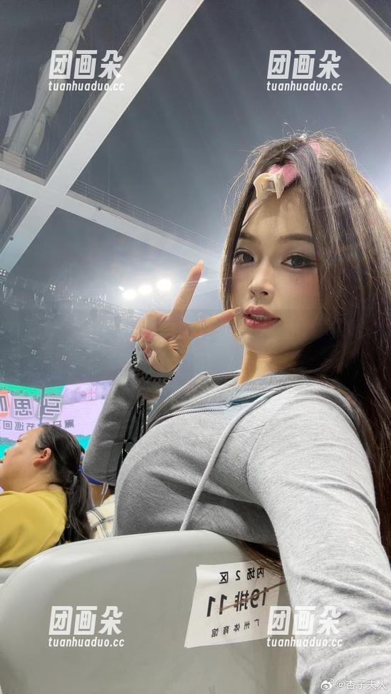 杏子夫人水手服美图在线分享，带你领略清新可爱的风格.txt
