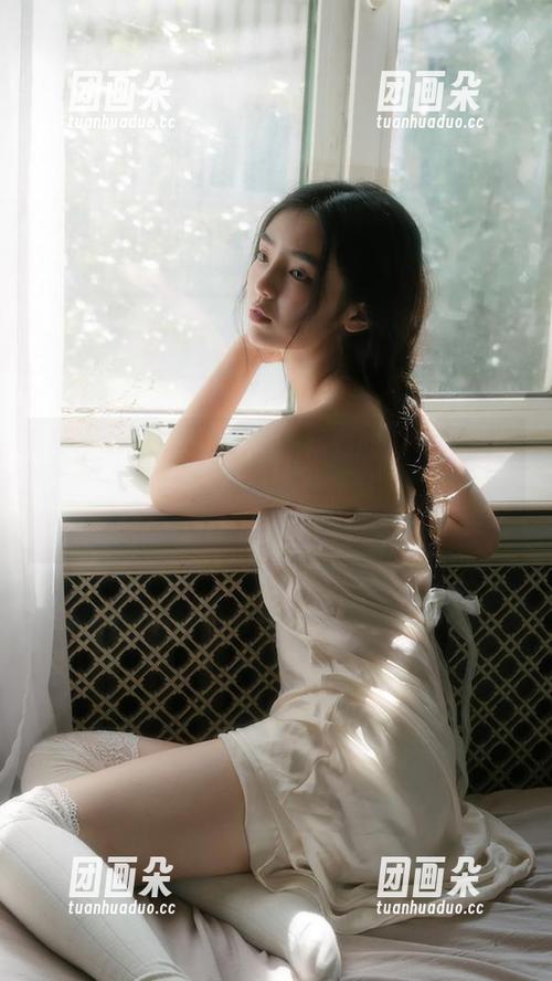 果团网 - little贝壳喵精致的女仆作品集：分享她的艺术与生活，展现精灵般的美丽.txt