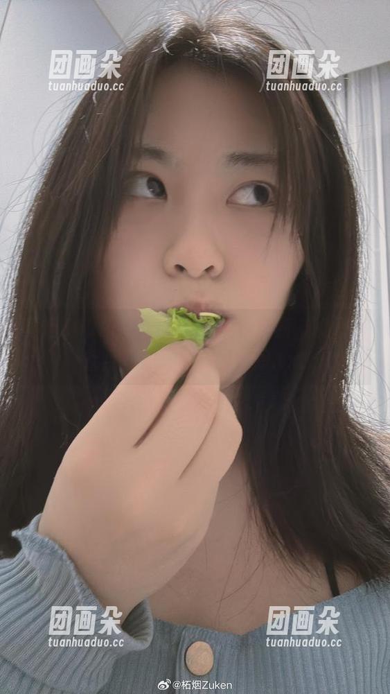 柘烟Zuken女友写真集全新更新，瞬间捕捉那些难忘的美丽瞬间.txt
