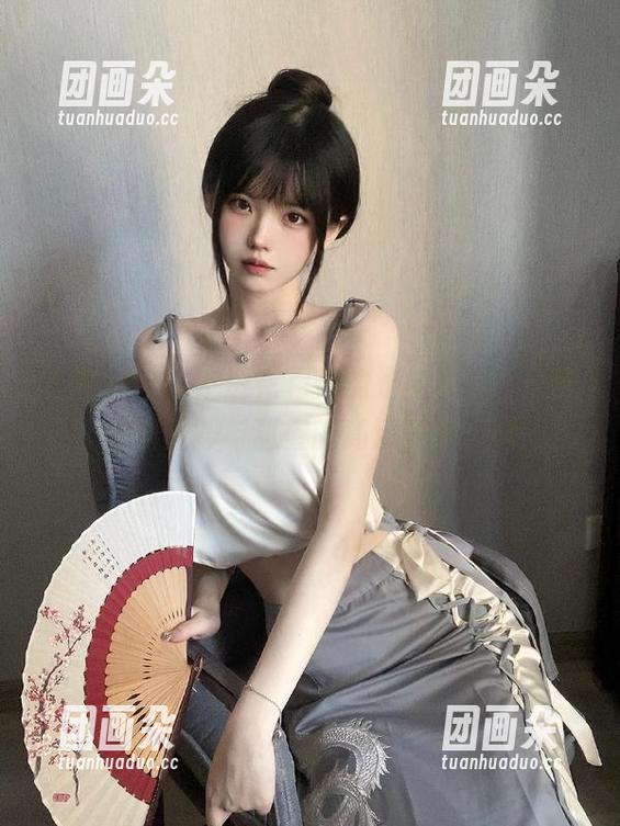 梦丝女神 - 走进花月舞的奶牛写真，感受充满温暖与甜蜜的高清图片.txt