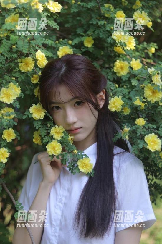 模范学院-SiByl李思宁 模范学院 - SiByl李思宁修女写真作品合集:用镜头发掘内心深处的宁静.txt