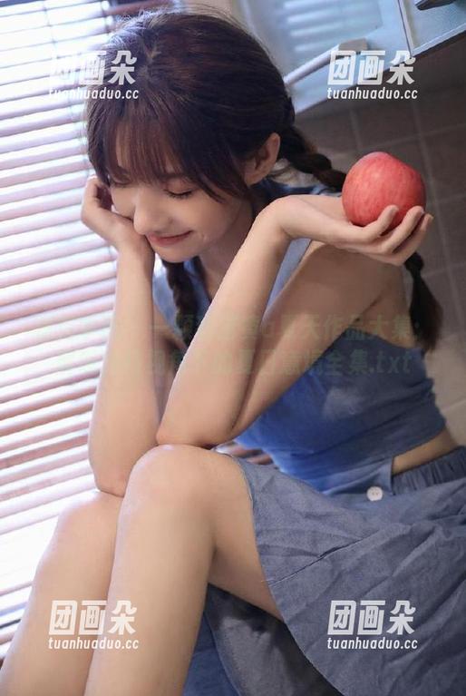 模范学院-一颗甜蛋黄a 模范学院 - 一颗甜蛋黄a夏天作品大集:展现独特视角下的夏日意境全集.txt
