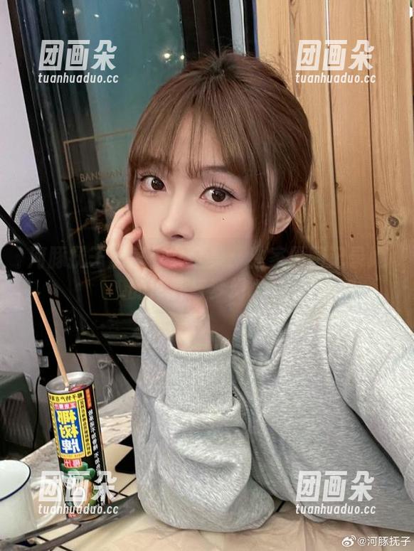 河豚抚子居家少女全集：独家原图记录她的青春与梦幻.txt