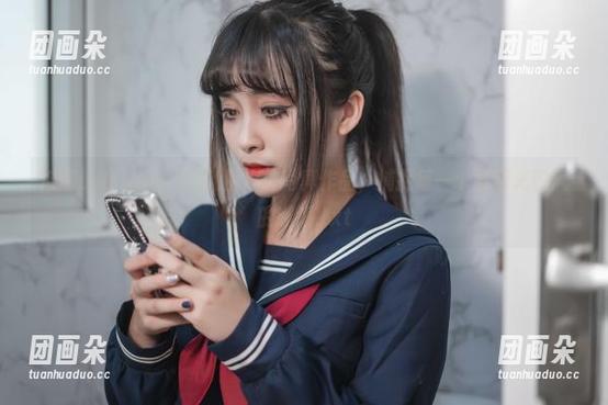 洛璃LoLiSAMA的私房户外写真作品，捕捉每一个与阳光和风的邂逅.txt