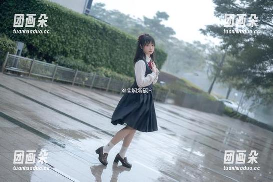焖焖碳泳装作品分享，感受夏日的热情与活力.txt