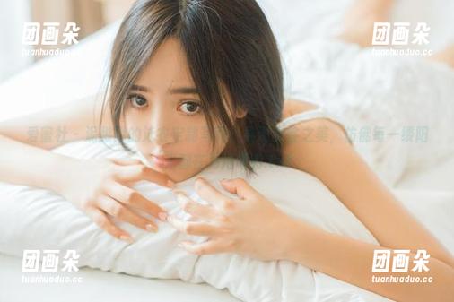 爱蜜社 - 泥鳅鳅的泳衣定制写真，展现女性之美，仿佛每一缕阳光都在为她喝彩.txt