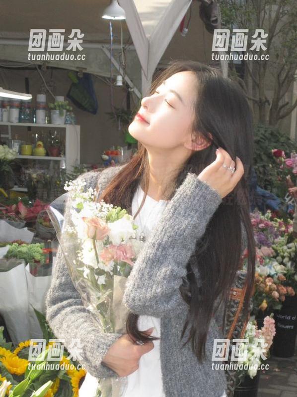 爱蜜社 - 探索莉莉Lily的职业装写真全集，看看她是如何让严肃工作变得轻松搞笑的！.txt