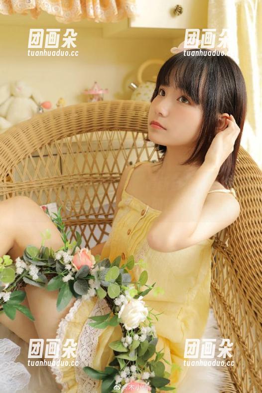 爱蜜社 - 跟随黄歆苑，最新自拍写真带你领略她的美丽瞬间！.txt