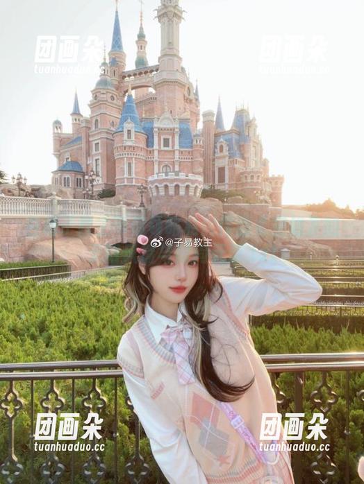 白易子教主 白易子教主带你领略私房作品《空姐》的无限风情与时尚元素.txt