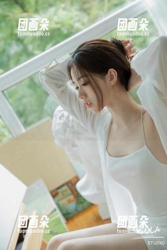 白莉爱吃巧克力宵宫写真分享：探索她独特风格的美丽图片.txt
