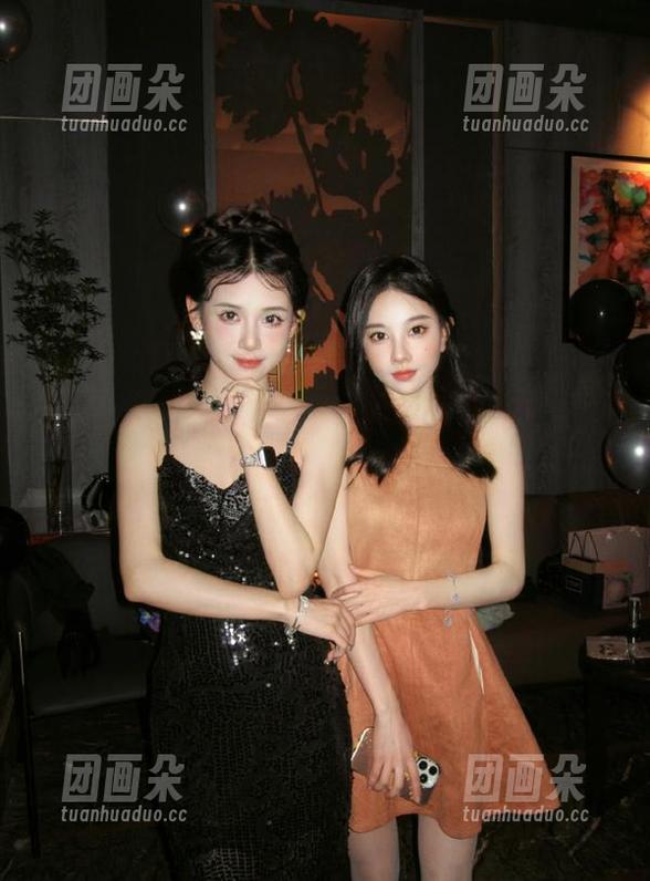 蕾丝迷人的瞬间：白金Saki分享她的精选写真集.txt