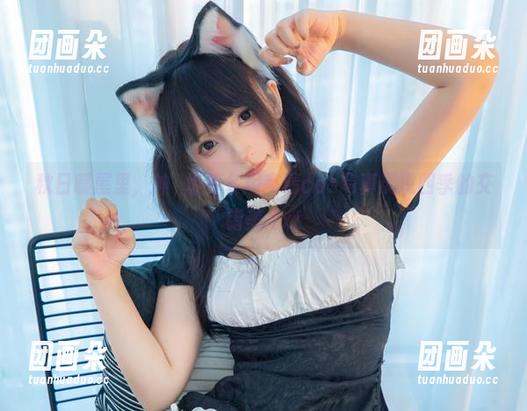 秋日暖屋里，神楽坂真冬用高清cos写真展现四季的交错美.txt