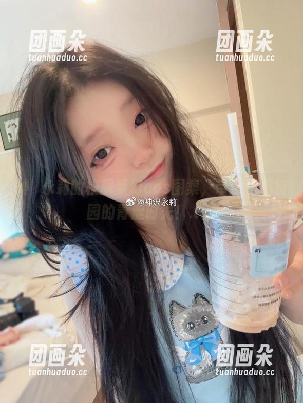 神沢永莉的校服梦幻cos图集，带你重温校园的青涩时光！.txt