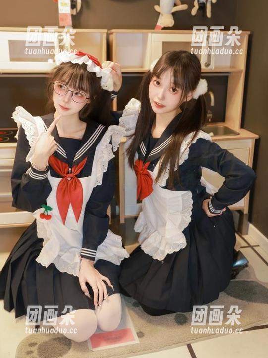 秀人网 - 精选写真：周周不吃香菜用灰丝勾勒艺术之美，展现不一样的视觉盛宴！.txt