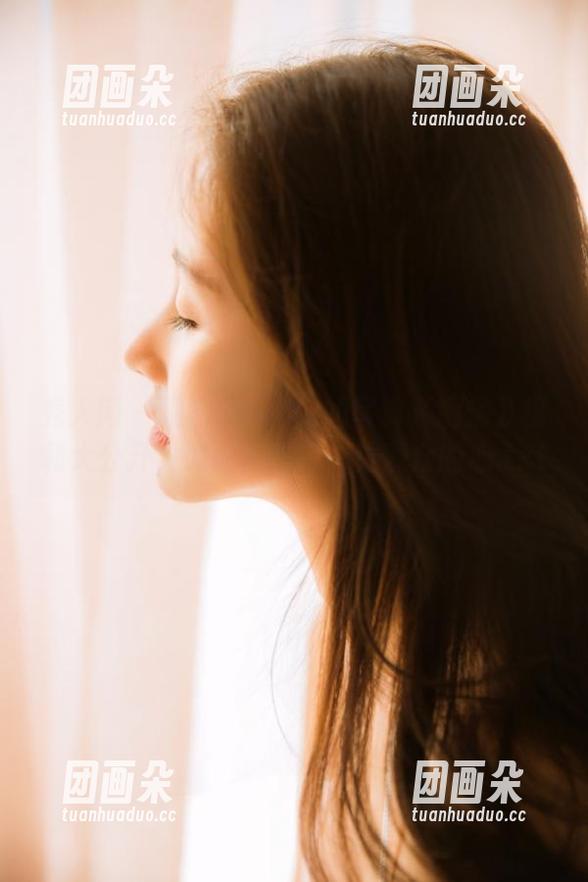 秀人网-娜露Selena 秀人网 - 娜露Selena的写真《剧情》福利大公开,如何征服每一位观众的心.txt