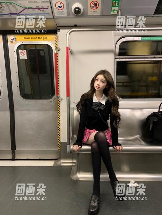 秀人网-孟狐狸FoxYini 秀人网 - 分享孟狐狸FoxYini姐姐写真作品,网盘让美丽触手可及.txt