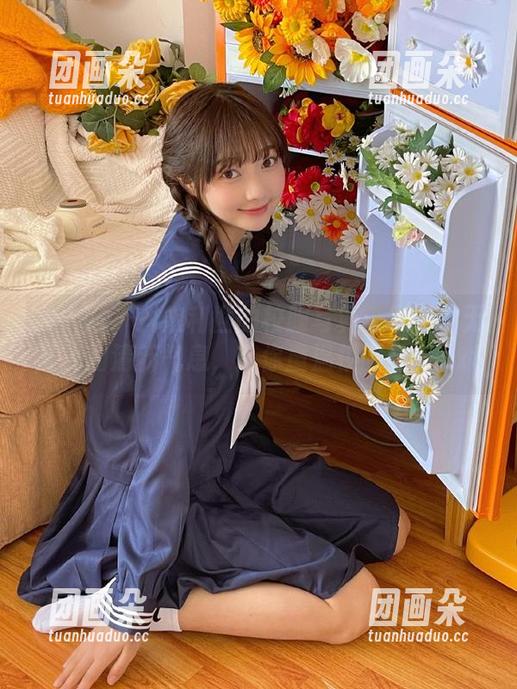 秀人网 - 抖娘利世的校服写真：原图中无圣光的清新气息，带你重温校园时光.txt
