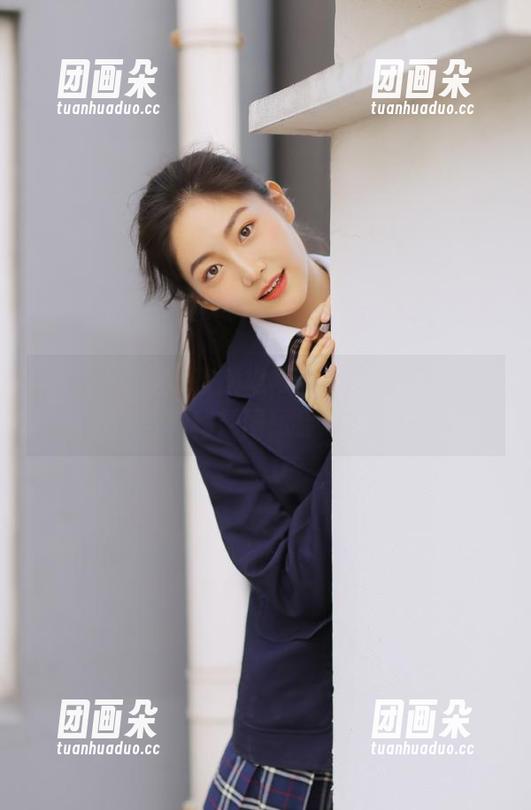 秀人网-曼柔 秀人网 - 曼柔款旗袍写真,无圣光下的柔美与神秘氛围尽显无遗.txt