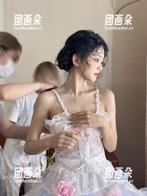 秀人网-李金金 秀人网 - 李金金居家生活的高清图册,探索她的私人天地与灵感.txt