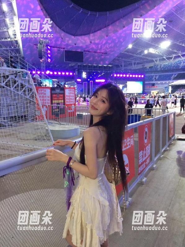 秀人网-绮里嘉ula 秀人网 - 私房泳装写真盛宴,绮里嘉ula原图带你享受夏季海洋魅力.txt