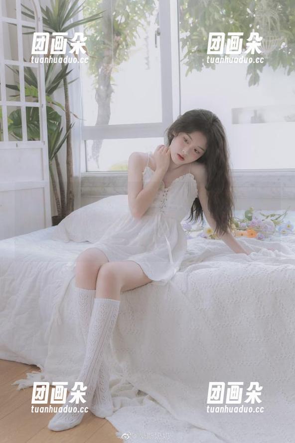 秀人网-苏可er 秀人网 - 原图分享:苏可er短裙套图,展现女性柔美与力量的完美结合,尽在每一个细节中.txt