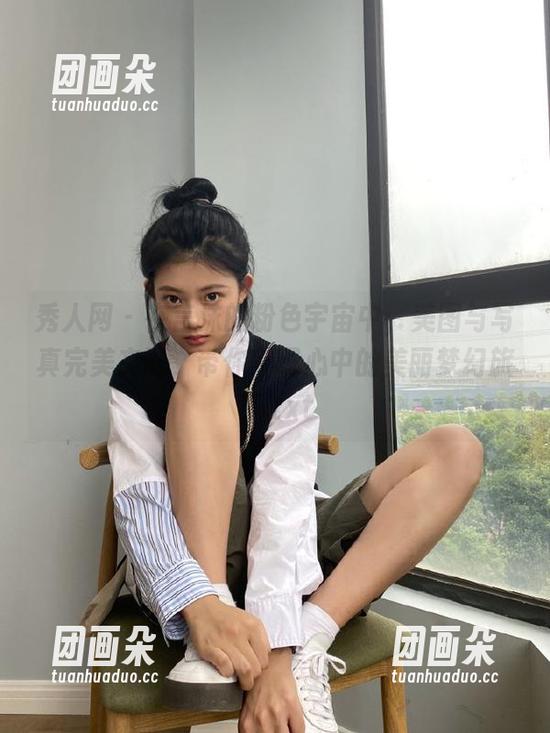 秀人网-言沫 秀人网 - 在言沫的粉色宇宙中,美图与写真完美交融,带你实现心中的美丽梦幻旅程.txt