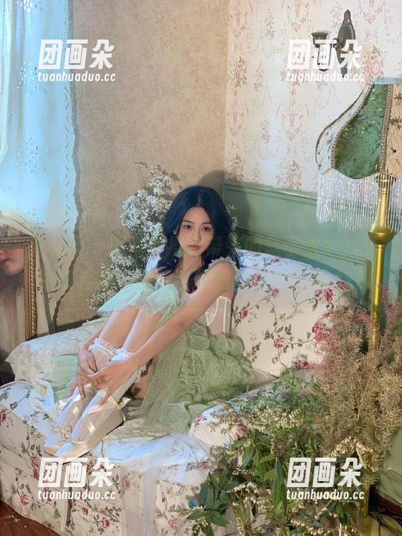 秀人网-赵小米kitty 秀人网 - 无圣光摄影带来的赵小米kitty眼镜合集,深刻诠释她的时尚态度.txt