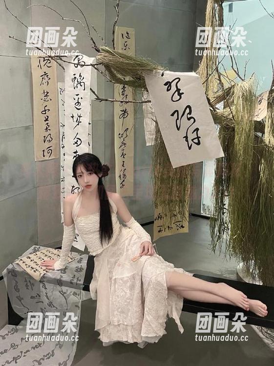 秀人网-趁热拿铁latte 秀人网 - 趁热拿铁latte美腿写真揭秘,精致原图和图包呈现无限魅力.txt
