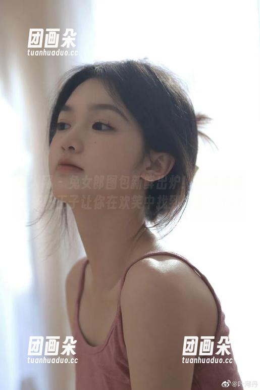秀人网-轩轩王子 秀人网 - 兔女郎图包新鲜出炉!福利满满,轩轩王子让你在欢笑中找到惊喜!.txt