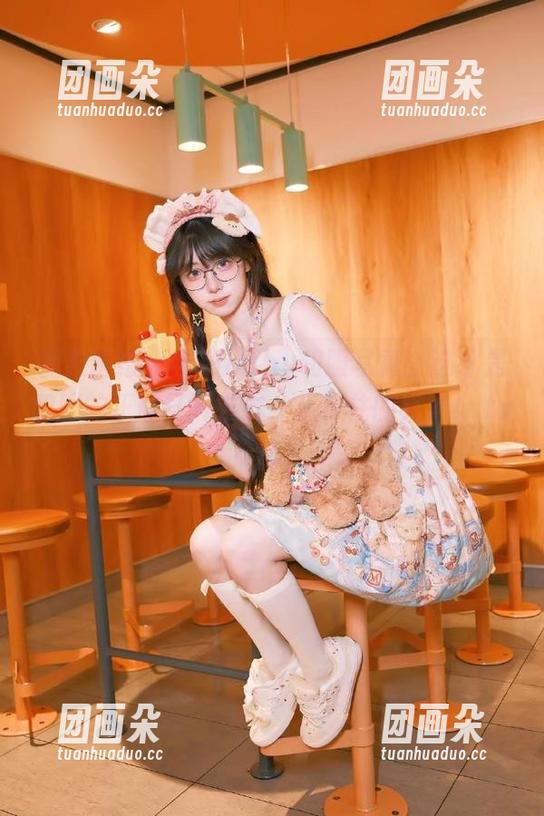 糖果画报-芊慧baby 糖果画报 - 芊慧baby和服写真:这才是和服的正确打开方式,止不住的笑声!.txt