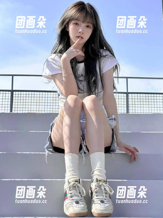 紧急企划-小恩 紧急企划 - 引领潮流!小恩的裤里丝原图图集,尽情享受视觉盛宴!.txt
