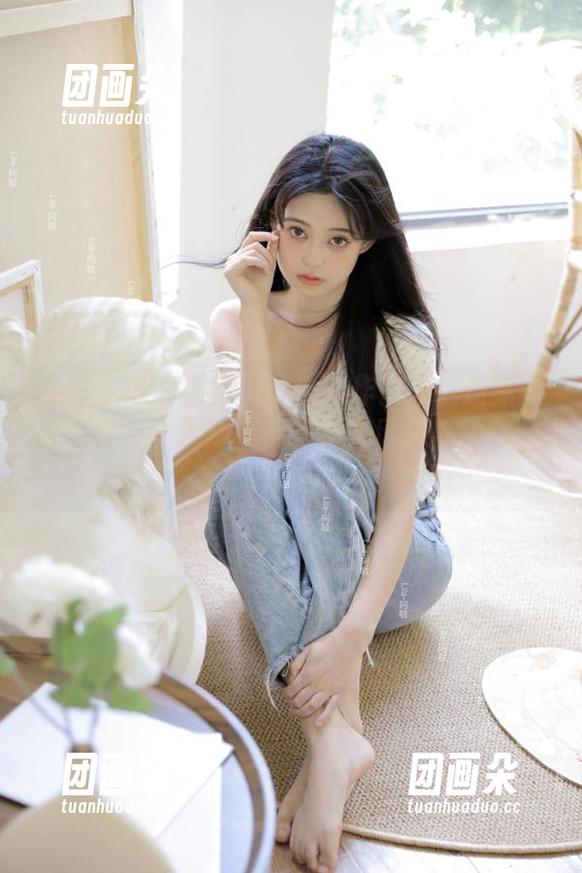 紧急企划-樱樱樱可 紧急企划 - 樱樱樱可全新作品集:最新礼服写真,展现她独特的个人风格与气质!.txt