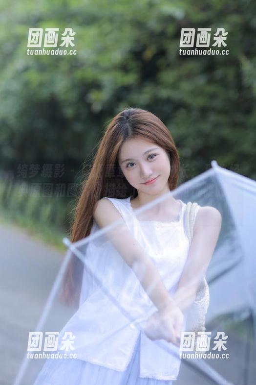 绮梦摄影 - 见证章章少女的成长：那些经典原图和图片，描绘了她自信和优雅的青春岁月.txt