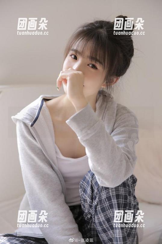 美媛馆-媛媛酱 美媛馆 - 大胆尝试!媛媛酱短裤写真原图,下载会引发围观!.txt