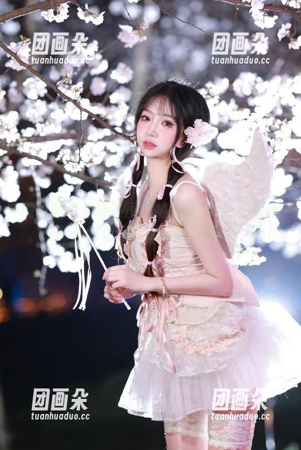 微密圈 - 高清美图中的脸红Dearie眼镜，轻松自嘲让你忘记生活的压力！.txt