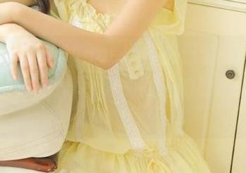 花漾show – Angela小热巴套装写真资源曝光，免费获取时尚博主的独家魅力.txt