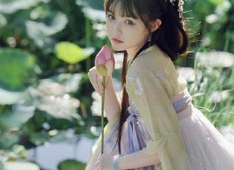 花漾show – Cris_卓娅祺丝袜写真：揭秘优雅女性的时尚套图.txt