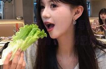 花漾show – 无圣光的校园写真，周于希sandy带你探寻青春的秘密角落.txt