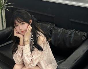 花漾show – 张思允Nice私拍睡衣原图，探索她慵懒生活中的无限可能与创意.txt