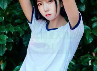 花漾show – 许诺Sabrina泳池主题高清作品集：无与伦比的夏天魅力等你来探索.txt