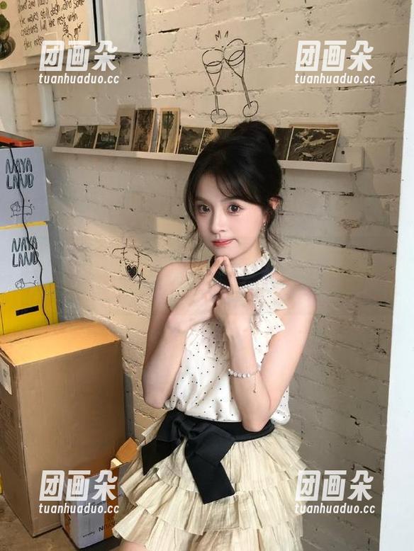 微密圈 - 在线探秘若若老师的制服作品，感受她的独特风格与情感！.txt