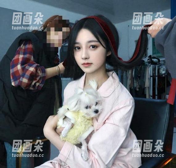 蜜桃社 - 黑白写真中的Mia米娅：探寻她的秘密——是黑暗还是光明？你能看懂吗？.txt