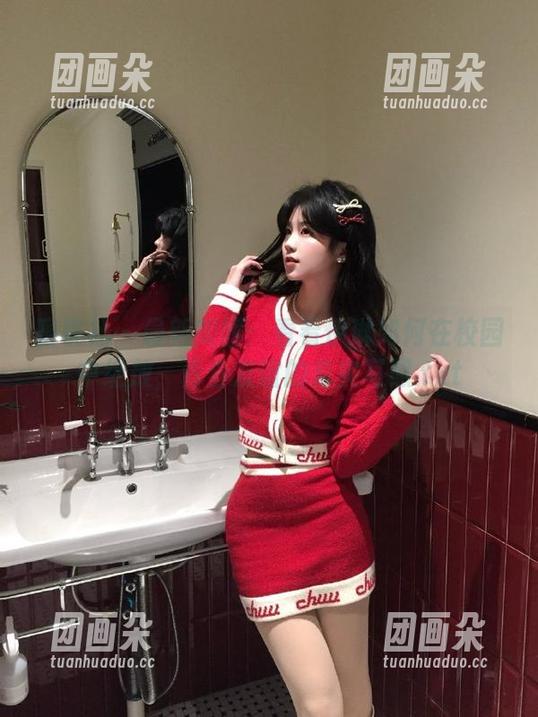蜜桃社 - 最新美图：看看伊琳如何在校园中绽放，青春友谊的真实写照.txt