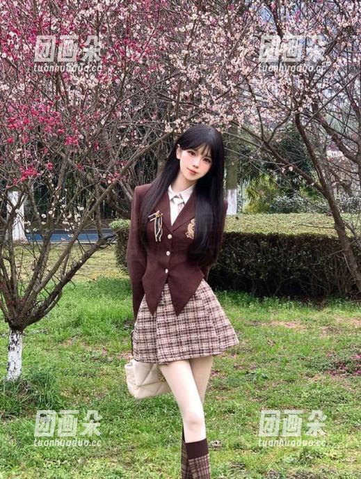蜜桃社 - 想变美？下载豆瓣酱旗袍合集，这里有你想要的每一寸优雅！.txt