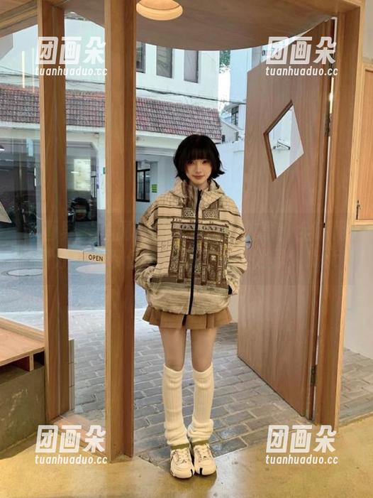 语画界-李丽莎 语画界 - 李丽莎的居家写真故事:全新网盘分享,带你走进她的温暖世界!.txt