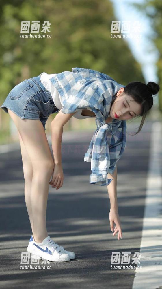 趴趴捣蛋陌泳衣写真原图，甜美与性感并存，精彩下载不容错过.txt
