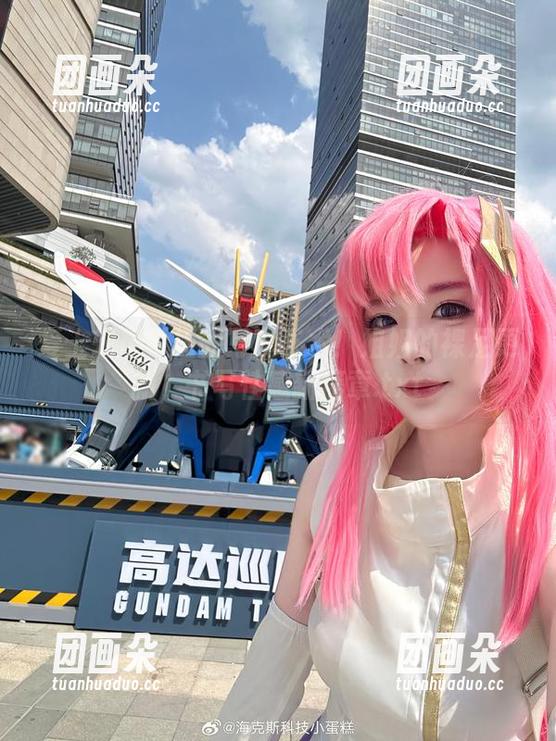 爱上轩萧学姐的写真艺术！姐姐的裸足更新，书写性感新篇章.txt